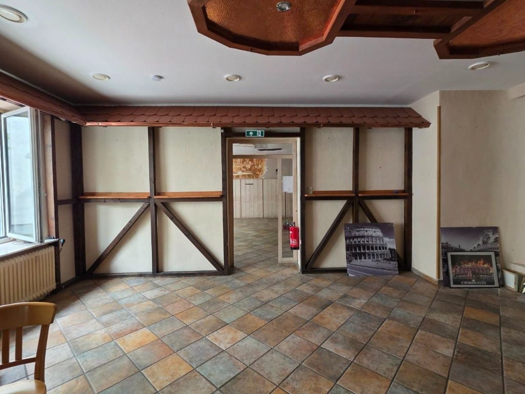 Durchgang Fensterseite
